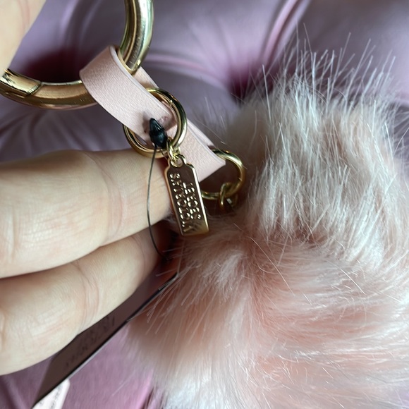 Victoria Secret puff keychain - Picture 2 of 5